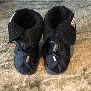 Stonz szL baby booties fits 9m - 18m EUC